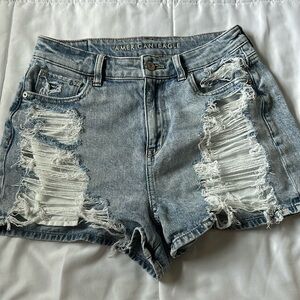 American Eagle Mom Short light wash distressed denim shorts